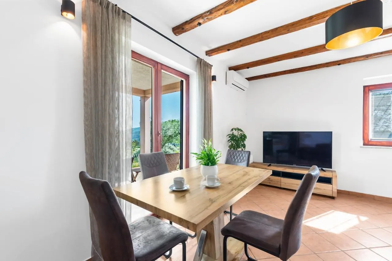 Apartment Mia Labin